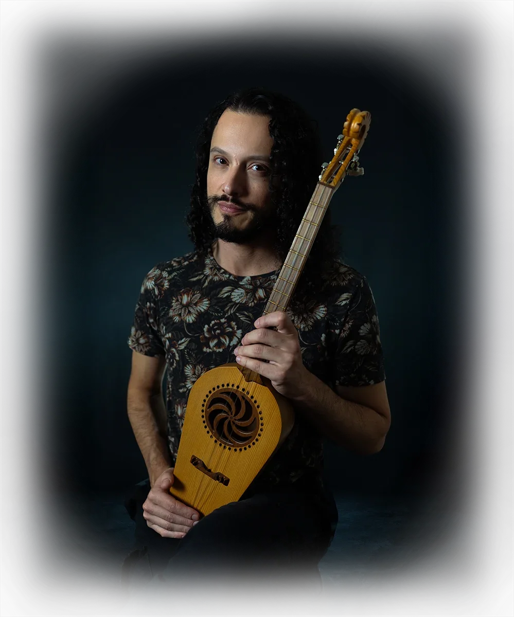 The Stringuy - About | Alex Iervolino holding a Panduri (Georgian folk instrument)